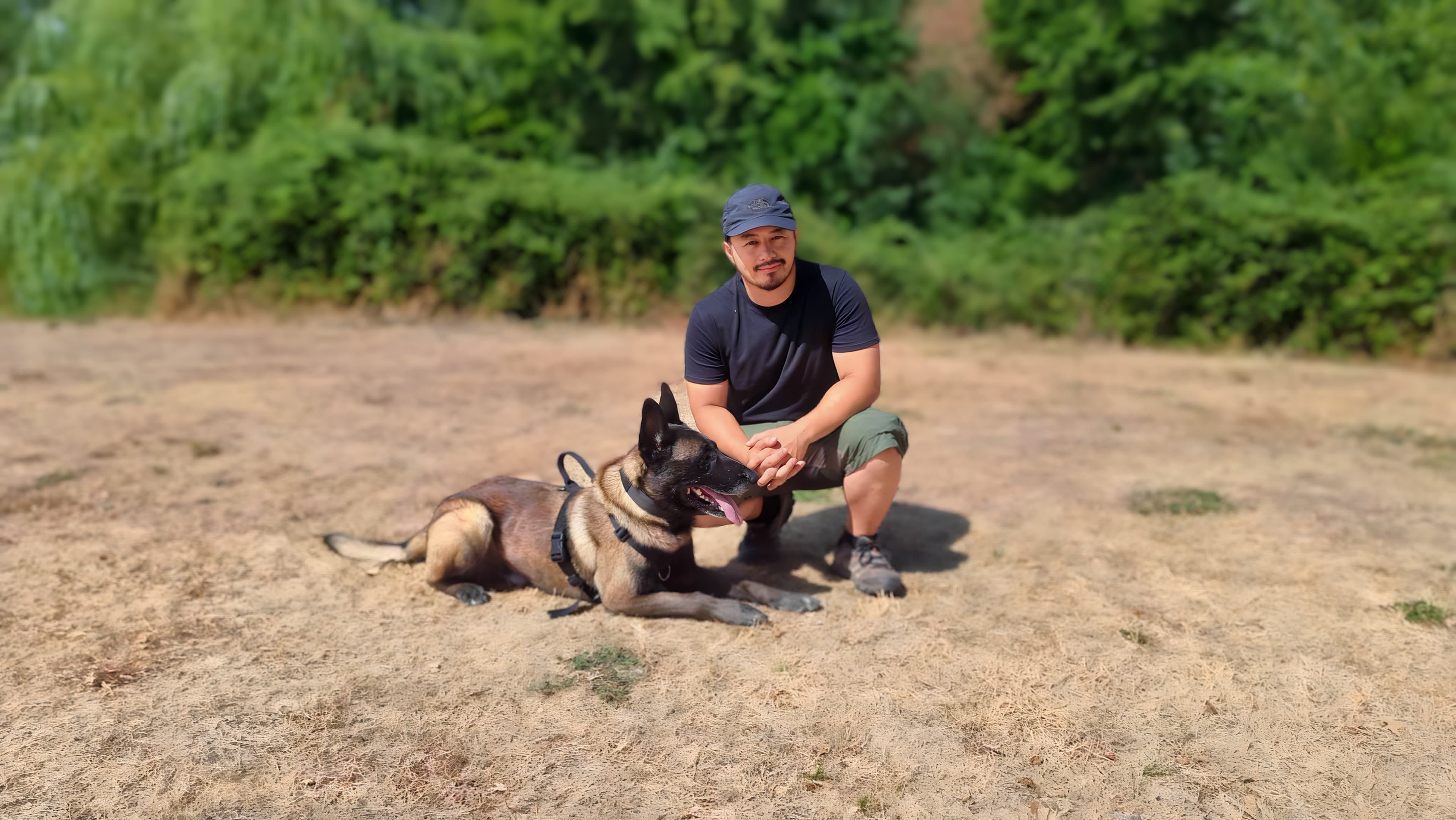 Éducateur canin avec un chien à Cholet